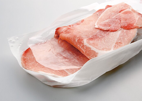 画像：4Xポークの量の多いスライス肉のパックには仕切りシートがあるので、使いやすい　イメージ