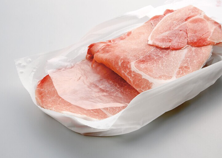 画像：4Xポークの量の多いスライス肉のパックには仕切りシートがあるので、使いやすい　イメージ