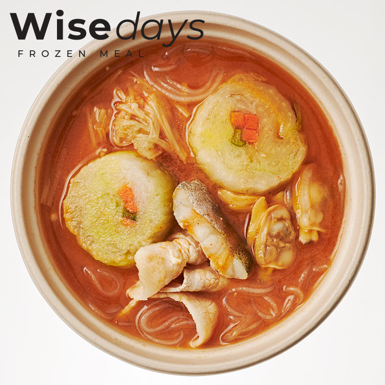 ﾃﾝｼﾞｬﾝﾁｹﾞwith glassnoodles-韓国風家庭料理の旨辛みそ鍋-