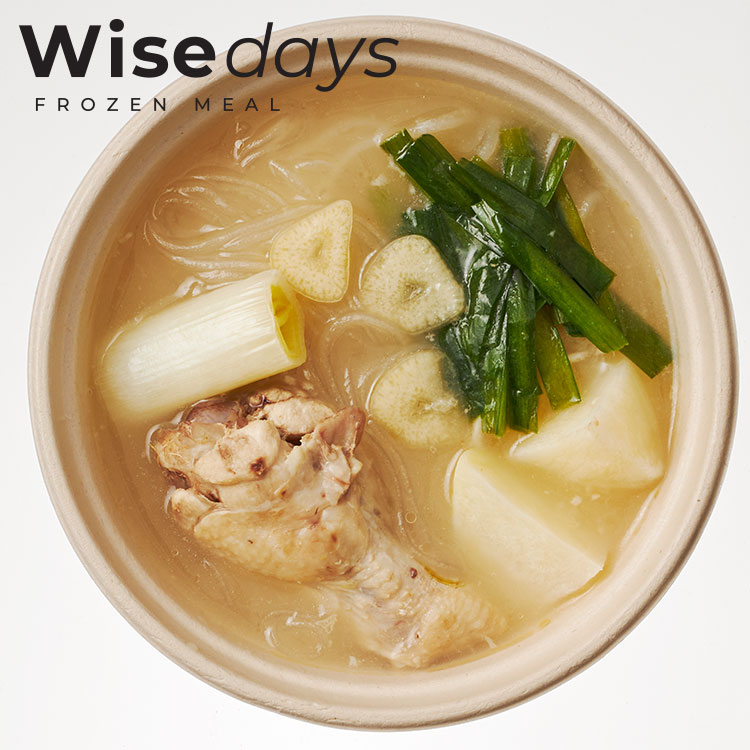 ﾀｯｶﾝﾏﾘwith glassnoodles-韓国風手羽元の水炊き　白湯ｽｰﾌﾟ-
