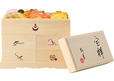 お重のサイズ　縦12.5×横23.5×高さ19cm（三段重）