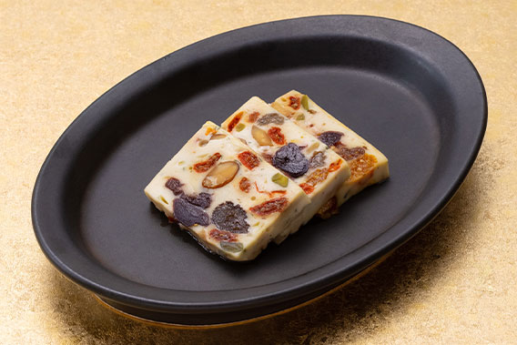 画像：ドライフルーツとナッツのテリーヌ