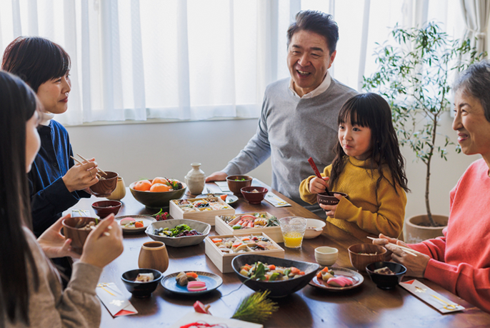 写真：家族や友人と共に楽しむ