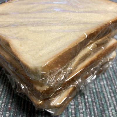 写真：食パンの冷凍保存